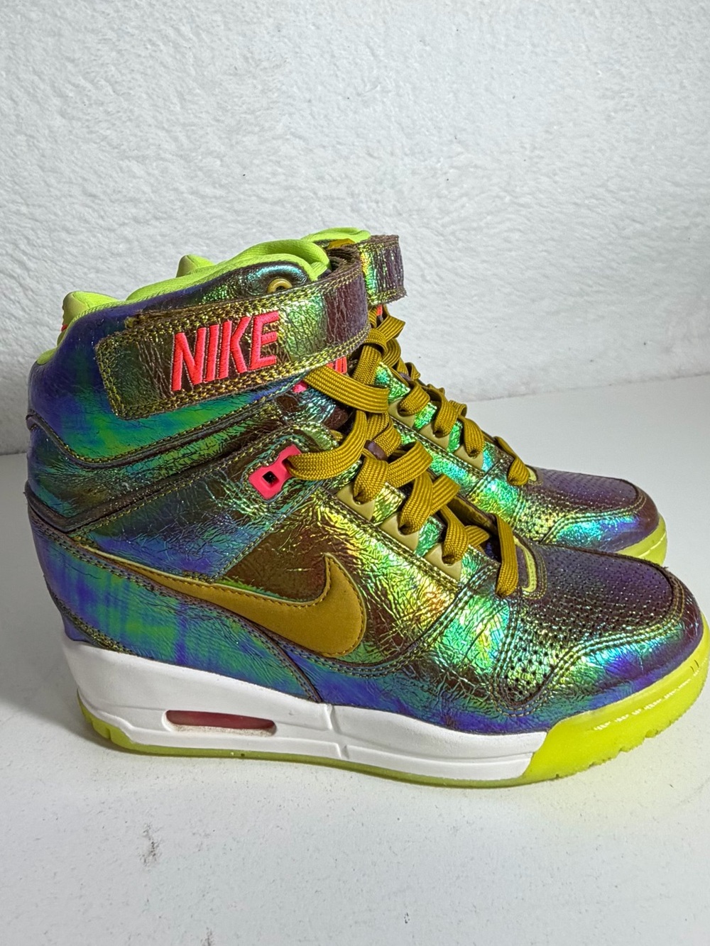 Very RARE Nike LOOK SEE Air Revolution Sky Hi World Cup Gold Trophy Pack Size 7